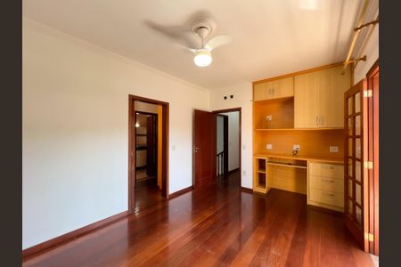 Casa de condomínio à venda com 448m², 3 quartos e 6 vagasSuíte