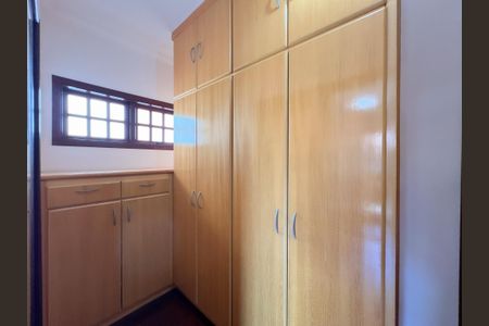 Casa de condomínio à venda com 448m², 3 quartos e 6 vagasCloset da suíte