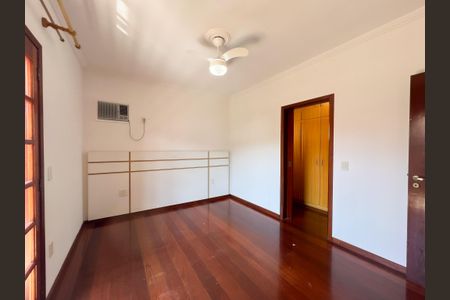 Casa de condomínio à venda com 448m², 3 quartos e 6 vagasSuíte