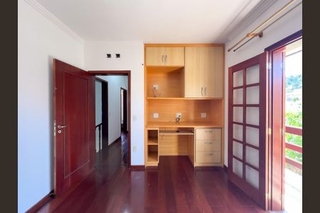 Casa de condomínio à venda com 448m², 3 quartos e 6 vagasSuíte