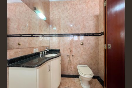 Casa de condomínio à venda com 448m², 3 quartos e 6 vagasBanheiro da Suíte