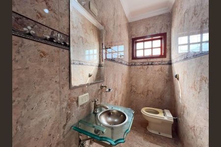 Casa de condomínio à venda com 448m², 3 quartos e 6 vagasLavabo