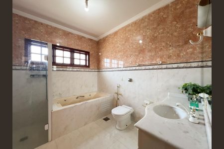 Casa de condomínio à venda com 448m², 3 quartos e 6 vagasBanheiro da Suíte 2