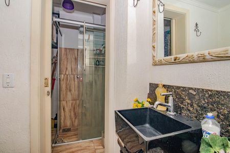 Banheiro de apartamento para alugar com 2 quartos, 60m² em Auxiliadora, Porto Alegre