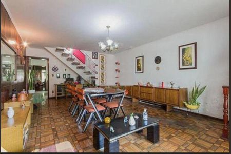 Casa à venda com 300m², 3 quartos e 5 vagasFoto 03