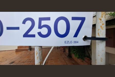 Casa à venda com 70m², 2 quartos e 2 vagasCód plaquinha