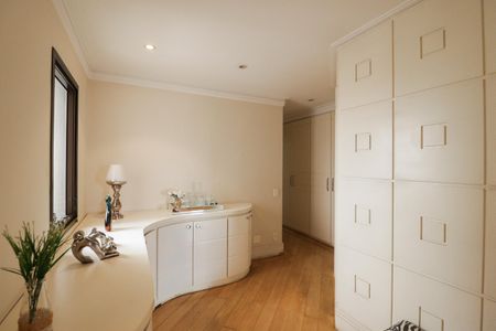 Apartamento à venda com 290m², 4 quartos e 4 vagasCorredor