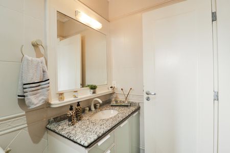 Apartamento à venda com 290m², 4 quartos e 4 vagasBanheiro da Suíte 1