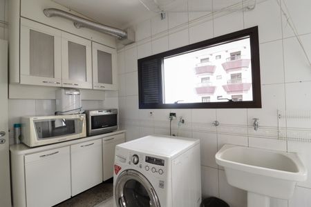 Apartamento à venda com 290m², 4 quartos e 4 vagasÁrea de Serviço e Banheiro de Serviço