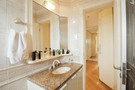 Apartamento à venda com 290m², 4 quartos e 4 vagasBanheiro 2 da Suíte 3