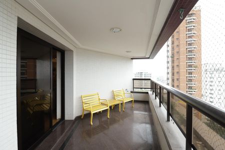 Apartamento à venda com 290m², 4 quartos e 4 vagasVaranda da Sala