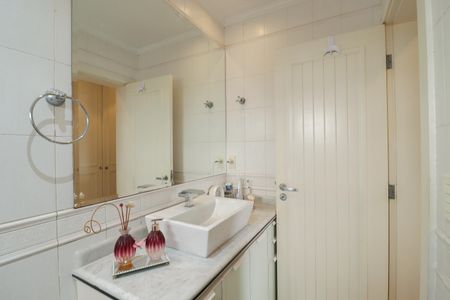 Apartamento à venda com 290m², 4 quartos e 4 vagasBanheiro da Suíte 2