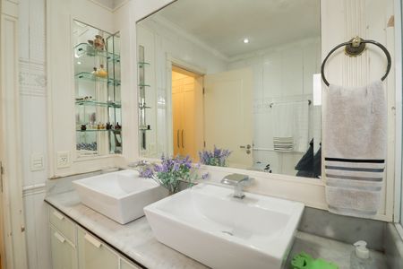 Apartamento à venda com 290m², 4 quartos e 4 vagasBanheiro 1 da Suíte 3