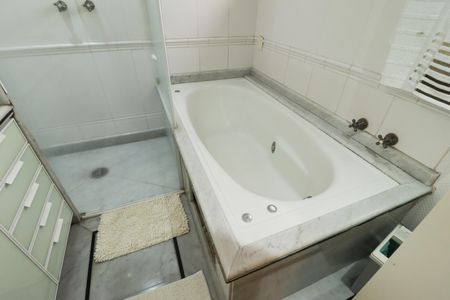 Apartamento à venda com 290m², 4 quartos e 4 vagasBanheiro 1 da Suíte 3