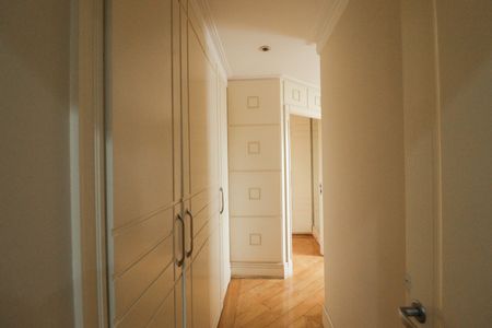 Apartamento à venda com 290m², 4 quartos e 4 vagasCorredor