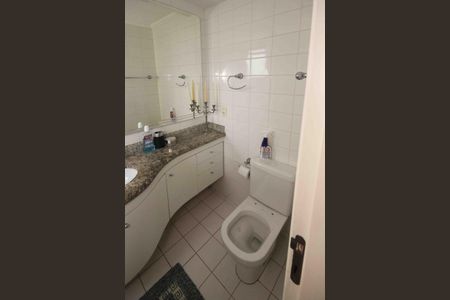 Apartamento à venda com 104m², 3 quartos e 2 vagas Apartamento à venda com 104m², 3 quartos e 2 vagasBanheiro da Suite