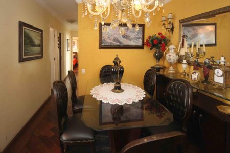 Apartamento à venda com 104m², 3 quartos e 2 vagas Apartamento à venda com 104m², 3 quartos e 2 vagasSala de Jantar