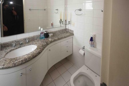 Apartamento à venda com 104m², 3 quartos e 2 vagas Apartamento à venda com 104m², 3 quartos e 2 vagasBanheiro da Suite