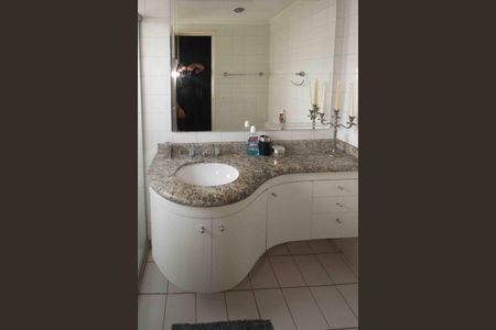 Apartamento à venda com 104m², 3 quartos e 2 vagas Apartamento à venda com 104m², 3 quartos e 2 vagasBanheiro da Suite