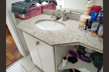 Apartamento à venda com 149m², 3 quartos e 3 vagasPavimento 2 - Banheiro 3 - serve as suítes 2 e 3