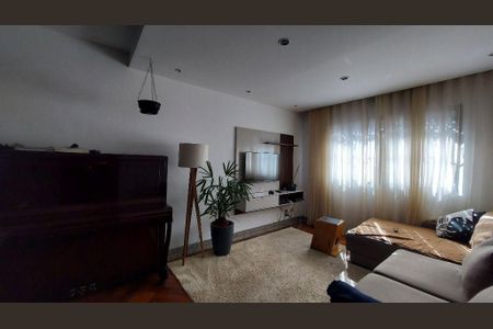 Casa à venda com 3 quartos, 133m² em Parque Novo Mundo, São Paulo