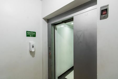 Apartamento à venda com 38m², 1 quarto e sem vagaElevador