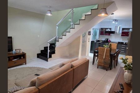 Casa à venda com 3 quartos, 157m² em Vila Carrão, São Paulo