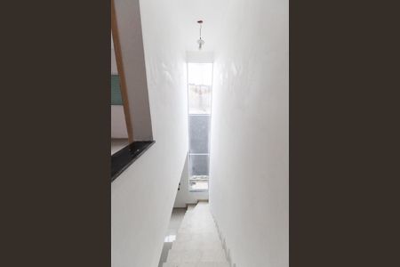 Casa de condomínio para alugar com 60m², 2 quartos e 1 vaga Casa de condomínio para alugar com 60m², 2 quartos e 1 vagaEscada