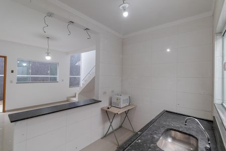 Sala e Cozinha de casa de condomínio para alugar com 2 quartos, 60m² em Jardim Lucinda, São Paulo