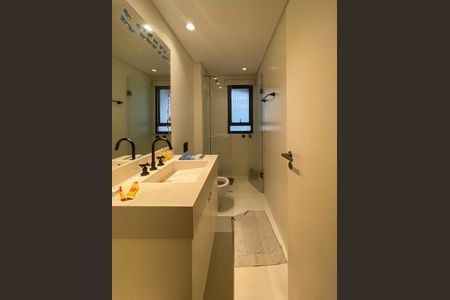 Apartamento para alugar com 227m², 4 quartos e 3 vagasBanheiro da Suíte 2