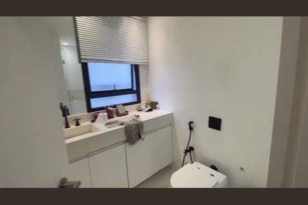 Apartamento para alugar com 227m², 4 quartos e 3 vagasBanheiro da Suíte 1