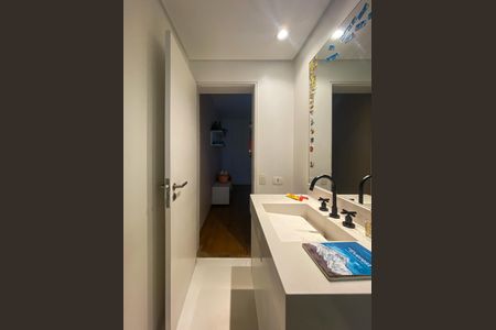 Apartamento para alugar com 227m², 4 quartos e 3 vagasBanheiro da Suíte 2