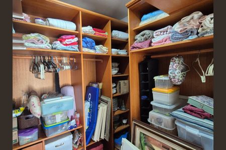 Apartamento à venda com 228m², 3 quartos e 2 vagasCloset 