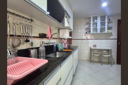 Apartamento à venda com 228m², 3 quartos e 2 vagasCozinha 