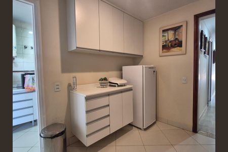 Apartamento à venda com 228m², 3 quartos e 2 vagasQuarto de Serviço ( reversível