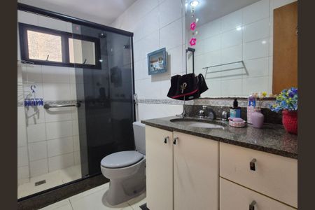 Apartamento à venda com 228m², 3 quartos e 2 vagasBanheiro 
