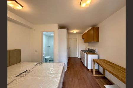 Quarto de kitnet/studio para alugar com 0 quarto, 27m² em Jardim das Acacias, São Paulo