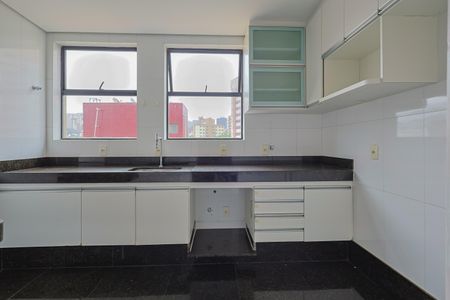 Apartamento à venda com 150m², 4 quartos e 2 vagasCozinha