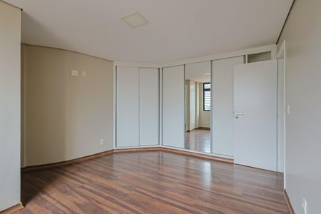 Apartamento à venda com 150m², 4 quartos e 2 vagasSuíte