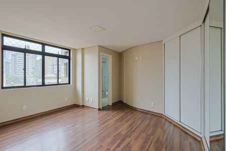 Apartamento à venda com 150m², 4 quartos e 2 vagasSuíte
