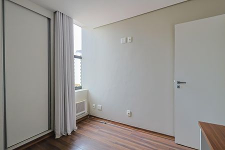 Apartamento à venda com 150m², 4 quartos e 2 vagasQuarto 2
