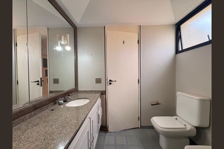 Apartamento à venda com 290m², 3 quartos e 4 vagasBanheiro da suíte 3