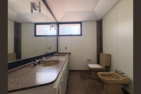 Apartamento à venda com 290m², 3 quartos e 4 vagasBanheiro da suíte 2