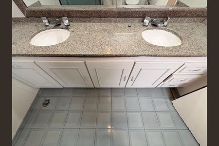 Apartamento à venda com 290m², 3 quartos e 4 vagasBanheiro da suíte 3