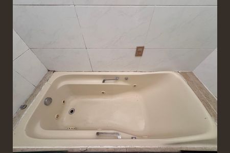 Apartamento à venda com 290m², 3 quartos e 4 vagasBanheiro da suíte 1