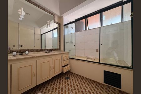 Apartamento à venda com 290m², 3 quartos e 4 vagasBanheiro da suíte 1