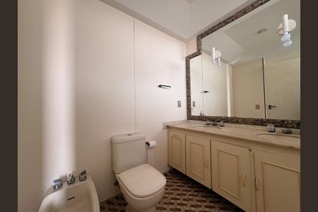 Apartamento à venda com 290m², 3 quartos e 4 vagasBanheiro da suíte 1