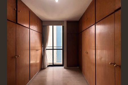 Apartamento à venda com 290m², 3 quartos e 4 vagasCloset suite 2