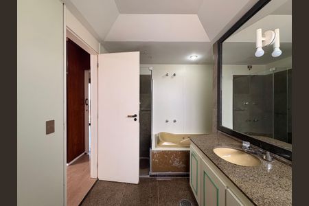 Apartamento à venda com 290m², 3 quartos e 4 vagasBanheiro da suíte 2