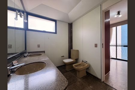 Apartamento à venda com 290m², 3 quartos e 4 vagasBanheiro da suíte 2